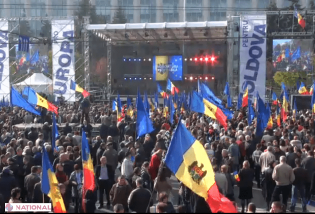 FOTO // Mitingul drapelelor UE în Piața Marii Adunări Naționale