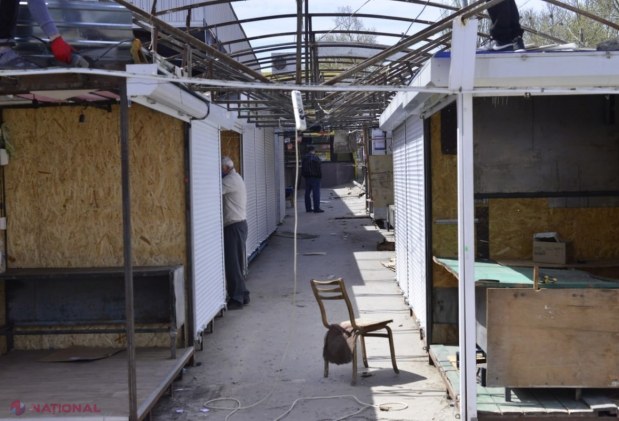 FOTO // SCHIMBĂRI majore la piața de lângă fostul cinematograf „Flacăra” de la Buiucani: Gheretele „expirate”, demolate