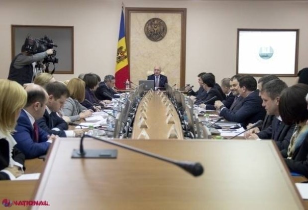 NOU // Funcționarii publici din R. Moldova ar putea să ALEAGĂ când să se prezinte la serviciu
