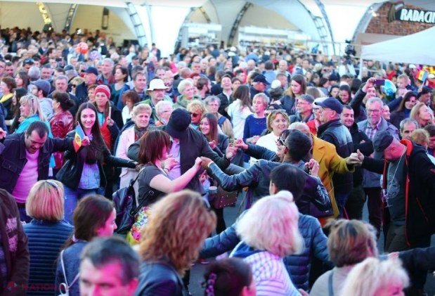 FOTO // A 17-a ediție a Zilei Naționale a Vinului: 60 de standuri cu peste 1 000 de vinuri în Piața Marii Adunări Naționale