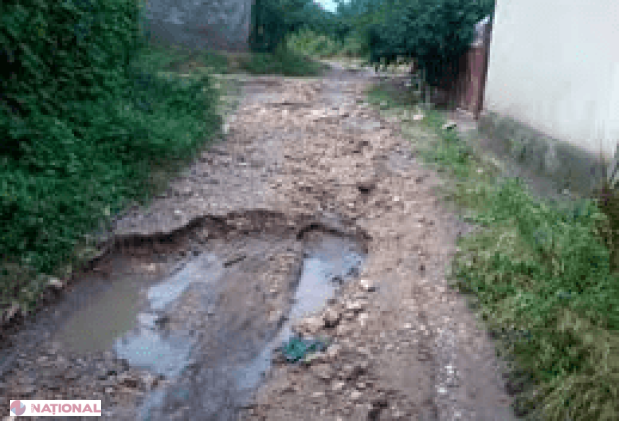 Bilanțul ploilor: Drumuri distruse și localități fără lumină