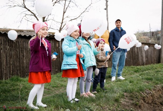 FOTO // Partidul „ȘOR” a instalat un sistem de ILUMINARE stradală în prima dintre cele 104 localități în care a promis că va face acest lucru