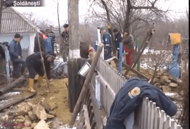 24 de ore de căutări. Bărbatul îngropat de viu într-o fântână din Șoldănești încă nu a fost scos 