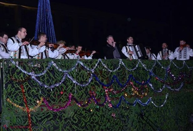 FOTO Moş Crăciun MILITAR, în centrul Chişinăului