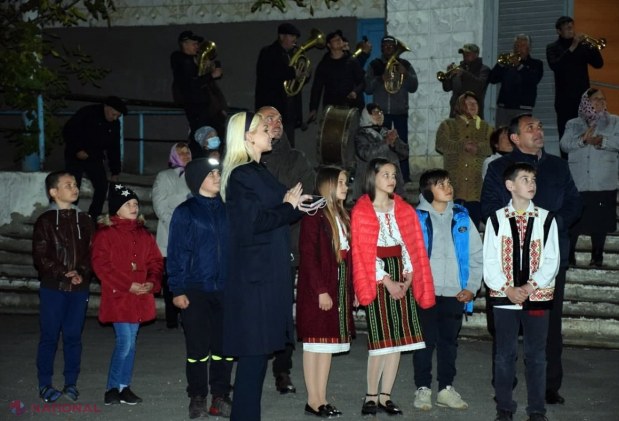 FOTO // Încă o comună din raionul Orhei a fost iluminată de către echipa Partidului „ȘOR”. „Timp de 30 de ani nu am avut lumină străzi”