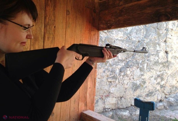 Nina Ștanski învață să împuște: „Gata pentru apărarea Transnistriei. Dușmanul nu va trece!”