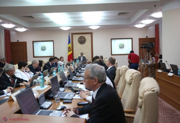 Guvernul le aplică o LOVITURĂ GREA directorilor întreprinderilor de stat