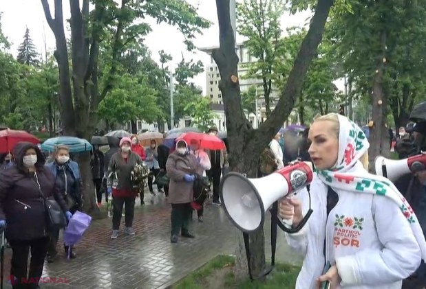 VIDEO // „Чемодан, кулек – Ростов”. Protest inedit împotriva lui Dodon. Partidul „ȘOR” promite că acesta e doar începutul