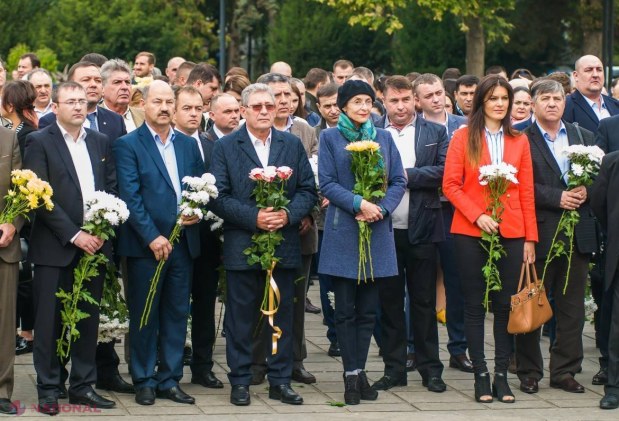 FOTO // Mihai Ghimpu, la reinstalarea monumentului lui Alexei Mateevici, Simion Murafa și Andrei Hodorogea: „Să învățăm a ne cinsti eroii”