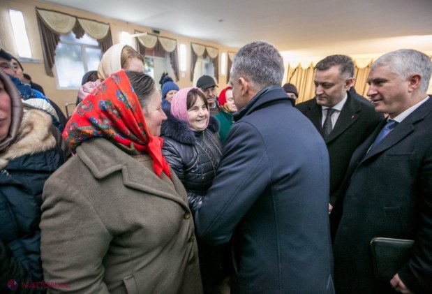 FOTO // Oamenii din Grozești și-au făcut cu greu loc în sală, la întâlnirea cu consăteanul Vlad Plahotniuc: „Oamenii știu că eu le-am rămas mereu aproape”