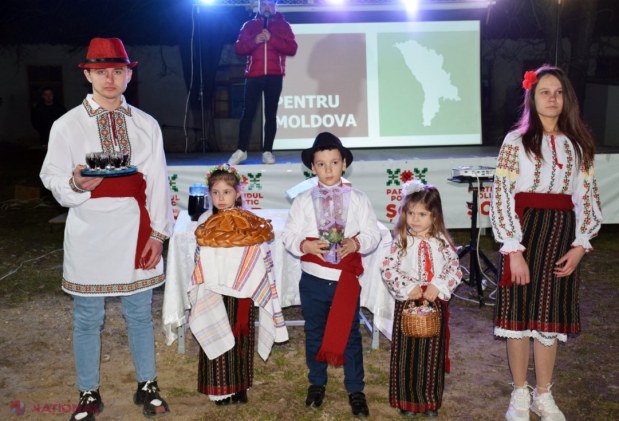 FOTO // „O nouă promisiune îndeplinită de echipa lui Ilan Șor”. Comuna Ivancea a fost complet ILUMINATĂ