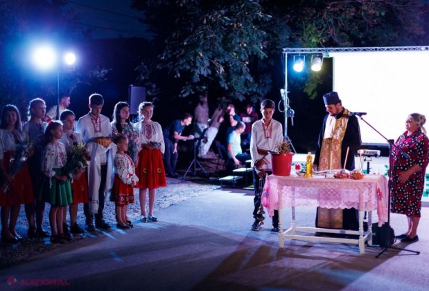 FOTO // Partidul „ȘOR” a aprins lumina pe străzile altor trei localități din sudul țării: „Acest an noi l-am dedicat LUMINII”