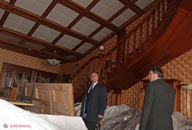 „Sunt ȘOCAT”. Dodon, în vizită la clădirea devastată în aprilie 2009: Vrea în casă nouă până la Ziua Independenței
