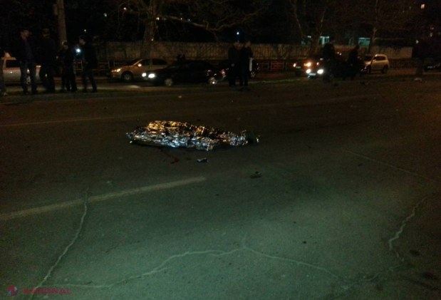 (+18) // VIDEO FOTO Imagini ÎNFIORĂTOARE de la accidentul teribil provocat de un motociclist. Piciorul unei victime, în BUCĂȚI aruncate pe șosea
