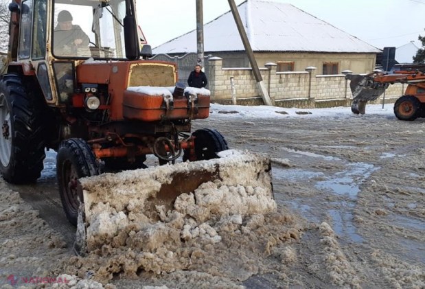 FOTO // Comuna Jora de Mijloc, singura localitate din republică DESZĂPEZITĂ în totalitate