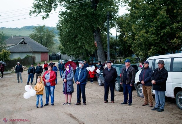FOTO // Echipa Partidului „ȘOR” a aprins lumina pe străzile satului Tabăra, din raionul Orhei