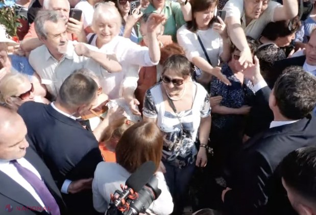 VIDEO, FOTO // Maia Sandu și Nicușor Dan, baie de mulțime în fața monumentului lui Ștefan cel Mare și Sfânt: „UNIRE, acum sau niciodată!”