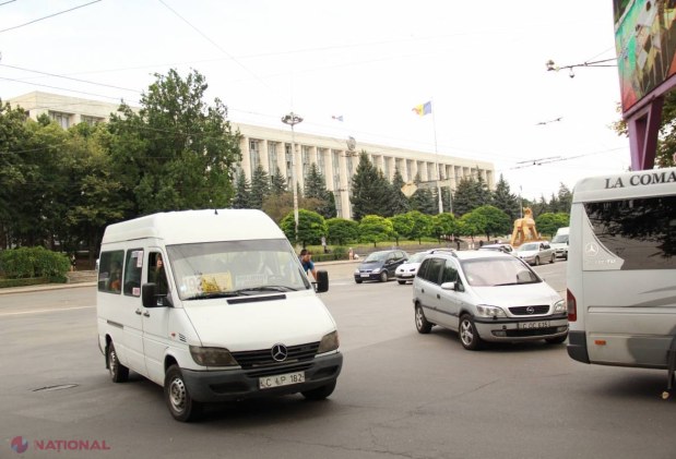 Prinși în FLAGRANT delict în timp ce FURAU din buzunarele pasagerilor din microbuzele 154,103 și 113