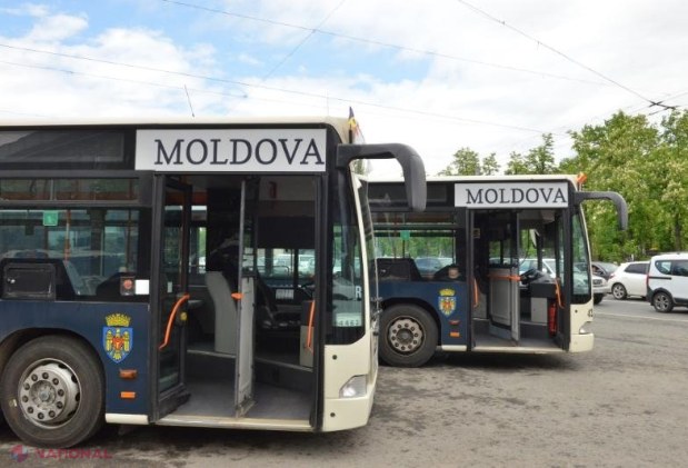 FOTO // Autobuzele donate de Primăria București au ajuns la Chișinău PERSONALIZATE: „Un alt proiect de succes, sper, în beneficiul cetățenilor din Chișinău”