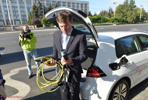 Primul automobil ELECTRIC, la Primăria Chişinău. Chirtoacă: „Este un simbol al viitorului”
