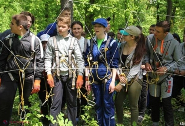 ROBINZONADA din R. Moldova. Cum arată cea mai ORIGINALĂ tabără de supraviețuire