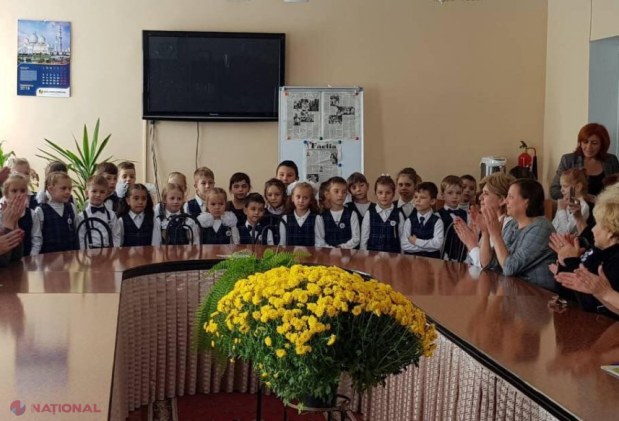 FOTO // Partidul „ȘOR” i-a felicitat pe DASCĂLII din R. Moldova de Ziua Profesorului