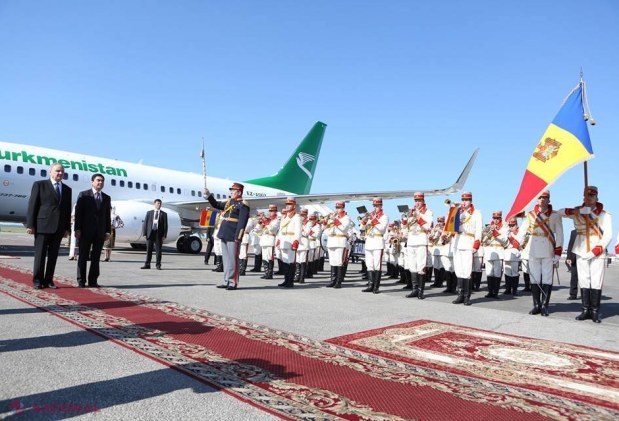 Reportaj FOTO // Cum a fost întâmpinat, la Chișinău, președintele Turkmenistanului