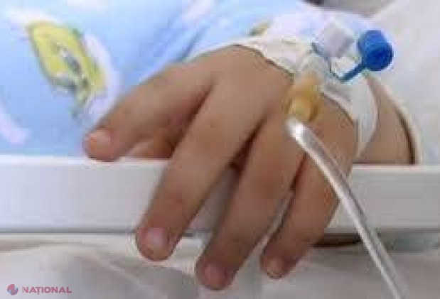 Un copil de doi ani a căzut de la etajul doi