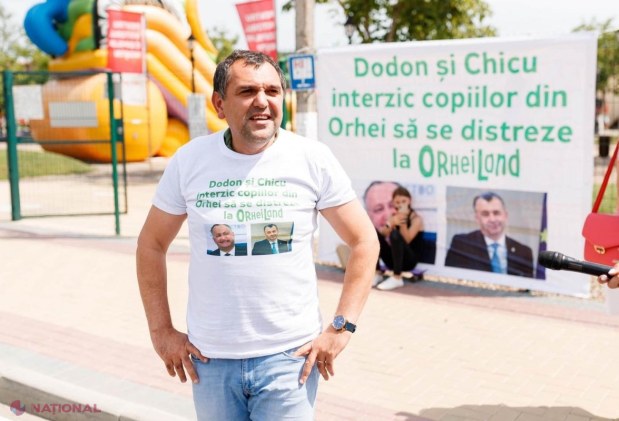 FOTO // Flashmob inedit la „OrheiLand”: Dodon și Chicu, în rol de „PAZNICI” la intrarea în parcul de distracții: „Este rușinos că regimul Dodon, prin intermediul poliției, amenință și luptă cu proprii cetățeni”