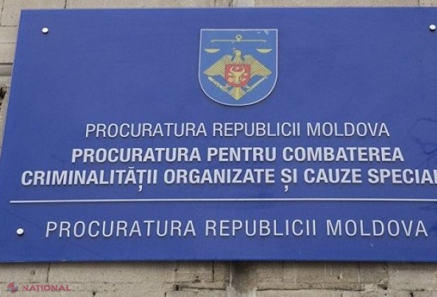 VIDEO // Zeci de studenți din R. Moldova s-au trezit datori cu jumătate de MILION de lei, după ce au oferit datele din buletin și s-au lăsat fotografiați pentru a „ajuta” un tânăr: Lua credite în numele victimelor