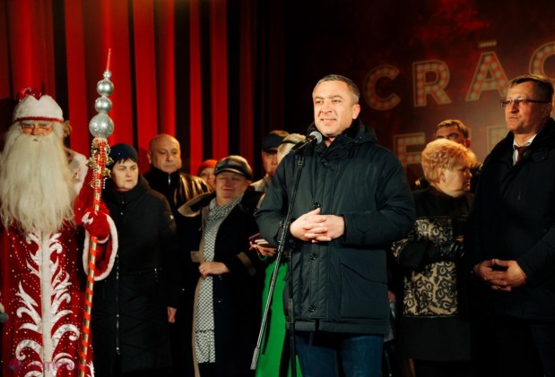 FOTO // Orheiul se laudă cu cel mai MARE pom de Crăciun din R. Moldova. Ilan Șor: „Orheiul a devenit pentru al șaptelea an consecutiv CAPITALA sărbătorilor de iarnă”. În centrul municipiului a fost amenajat și un „orășel european”