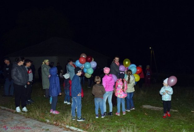 FOTO // Echipa lui Ilan Șor a adus lumină pe străzile altor două localități din raionul Orhei: „Este mai mult decât un moment de sărbătoare pentru noi, este un eveniment important”