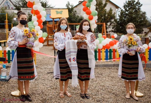 FOTO // Partidul „ȘOR” a inaugurat două terenuri de joacă pentru copii în alte două sate