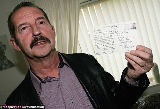 FOTO // A cumpărat o carte cu jumătate de liră. Când a deschis-o, a avut surpriza vieţii