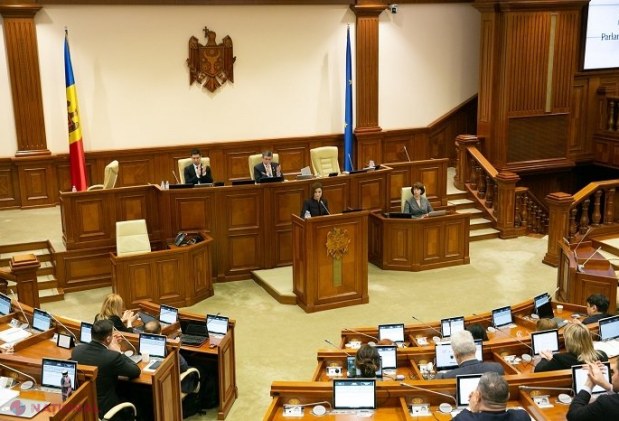 VIDEO // Președinta Maia Sandu, discurs istoric în Parlament: „În 2030, R. Moldova trebuie să fie țară membră a UE”; „Gruparea Șor are misiune de la Kremlin și FSB - să aducă războiul în Moldova”; „Cât voi fi președintă, R. Moldova va sta dreaptă!”