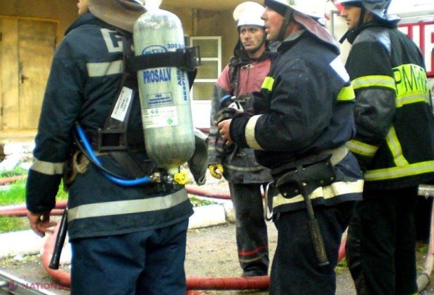 FOTO // EXPLOZIE într-un bloc din Cantemir. Un minor este în stare GRAVĂ
