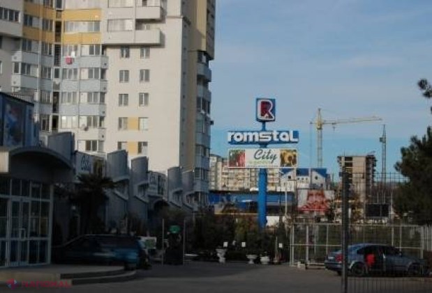 A căzut de la etajul 12 și a fost recuperat de pe acoperișul unei terase de la parter