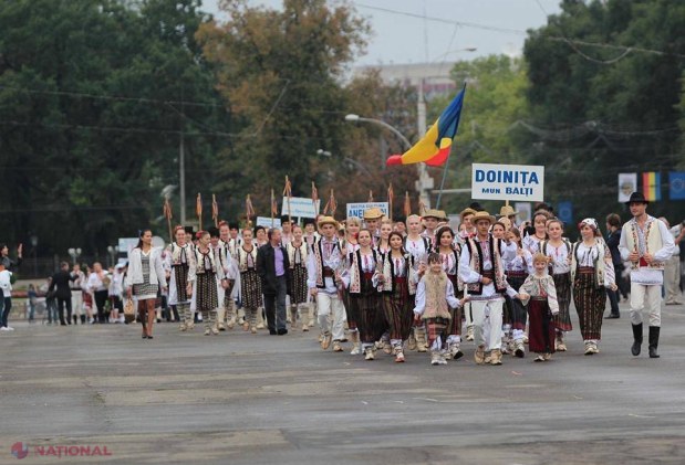 REPORTAJ FOTO // Bunica a bătut toba de Ziua Independenței R. Moldova