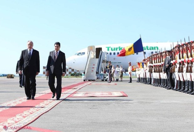 Reportaj FOTO // Cum a fost întâmpinat, la Chișinău, președintele Turkmenistanului