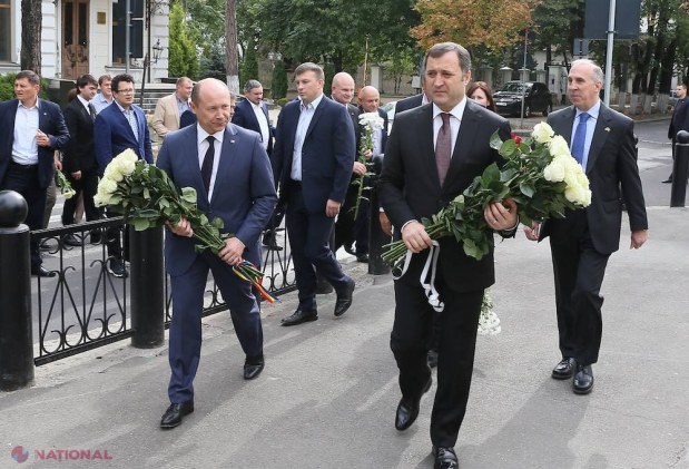FOTO // Minut de reculegere în fața Ambasadei SUA