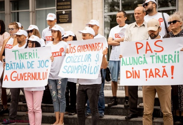 Tinerii Organizației „START” au protestat împotriva creșterii taxelor de cazare în căminele studențești