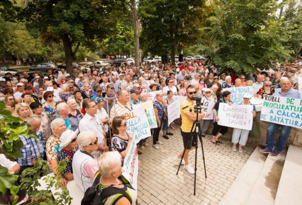 Un nou protest la Curtea de Apel Chișinău, în susținerea deputatului Partidului „ȘOR”, Marina Tauber