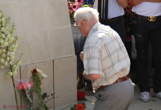 Reportaj FOTO // Amintiri și lacrimi din GULAG, în scuarul Gării