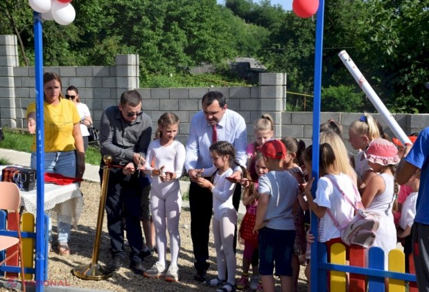 FOTO // În satele din raionul Orhei continuă PROIECTUL de amploare privind CONSTRUIREA terenurilor de joacă