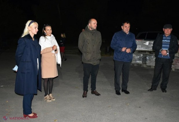 FOTO // Încă o comună din raionul Orhei a fost iluminată de către echipa Partidului „ȘOR”. „Timp de 30 de ani nu am avut lumină străzi”