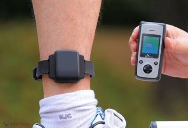 Premieră în R. Moldova! Suspecții plasați în arest la domiciliu vor purta brățări cu GPS