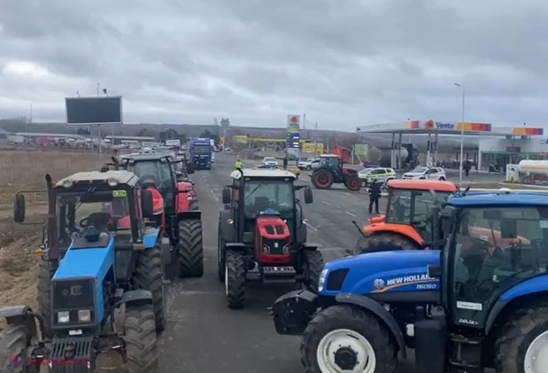 UPDATE, VIDEO // Fermierii au DEBLOCAT temporar drumul spre PTF Leușeni – Albița pentru AUTOCARE și autoturisme. Cetățenii sunt îndemnați să aleagă din timp PTF Sculeni, PTF Costești sau PTF Leova-Bumbăta
