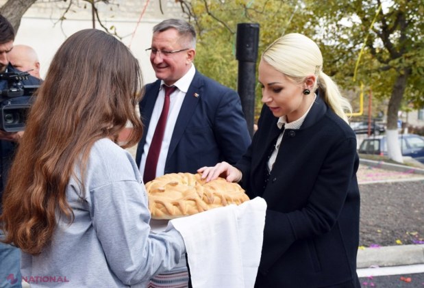 FOTO // Peste 50 de CURȚI de bloc din Orhei au fost MODERNIZATE de echipa lui Ilan Șor. O nouă curte a fost dată recent în exploatare: „Facem așa încât Orhei să devină un model de dezvoltare pentru toate orașele din R. Moldova”