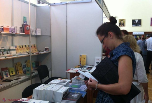 FOTO // Cărţi pentru toate gusturile şi buzunarele, accesibile la Salonul Internaţional de Carte