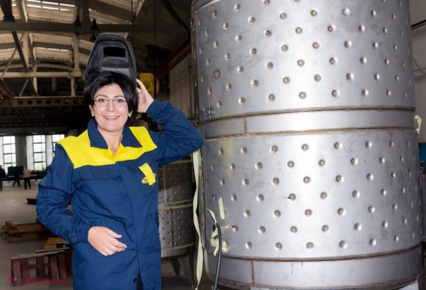 FOTO // Candidatul la Președinție Silvia Radu a renunțat la hainele elegante pentru SALOPETA de sudor
